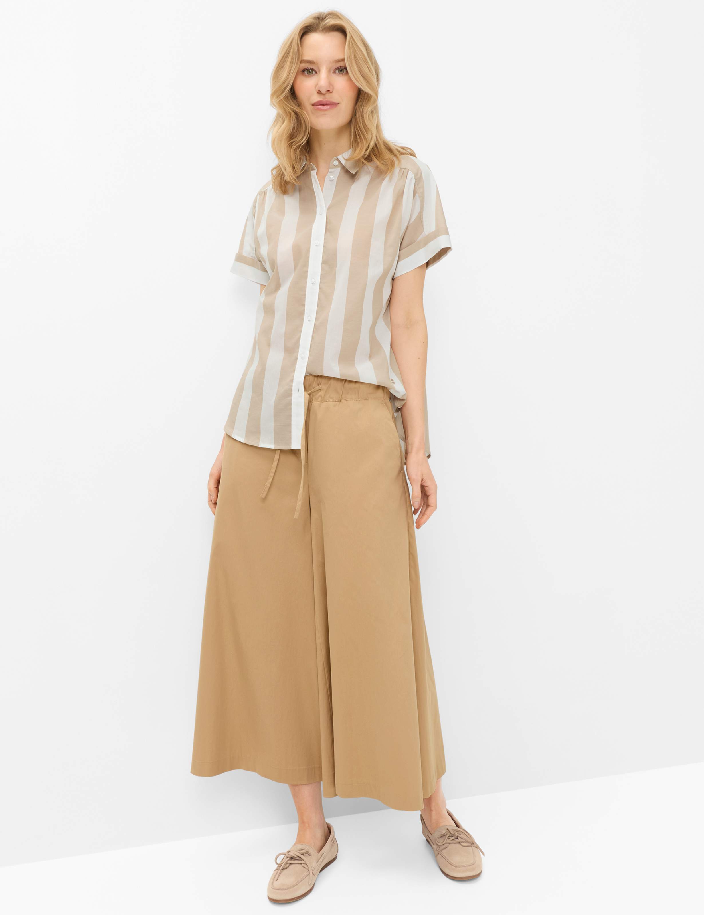 Damen Style VIV Beige  Model Outfit