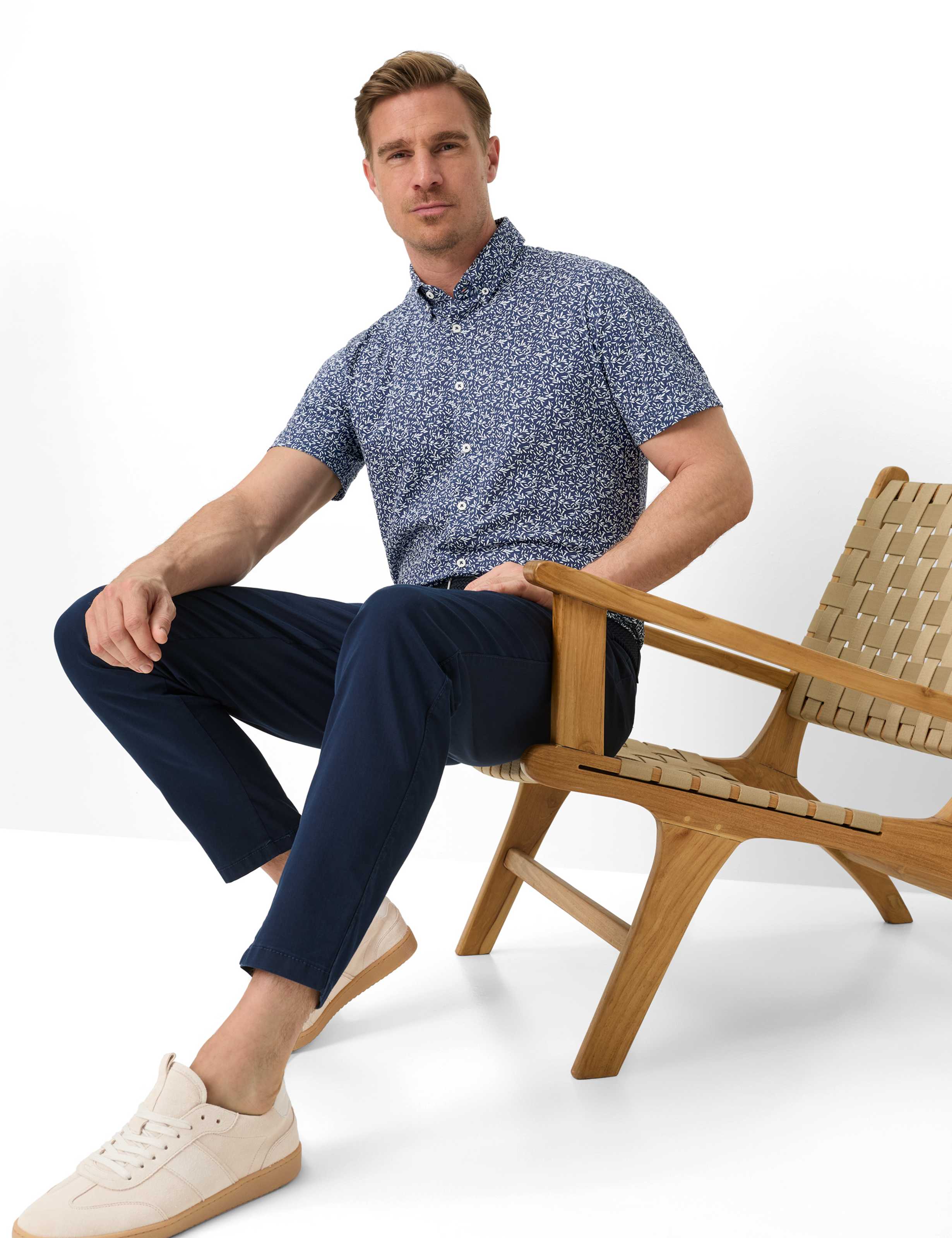 Men Style PHIL Dark Blue Tapered Fit Detail 1