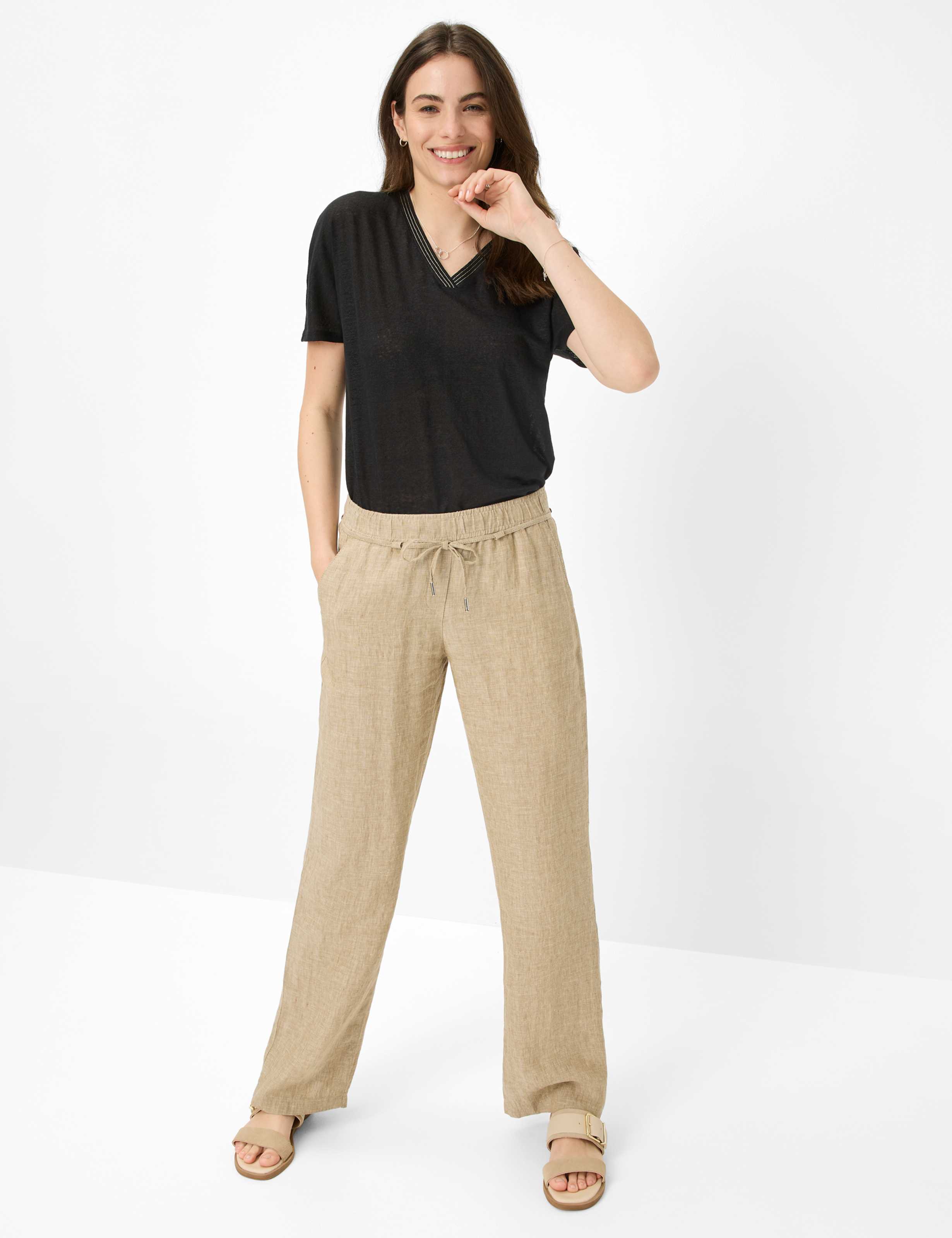 Women Style FARINA Beige Wide Leg Model Outfit