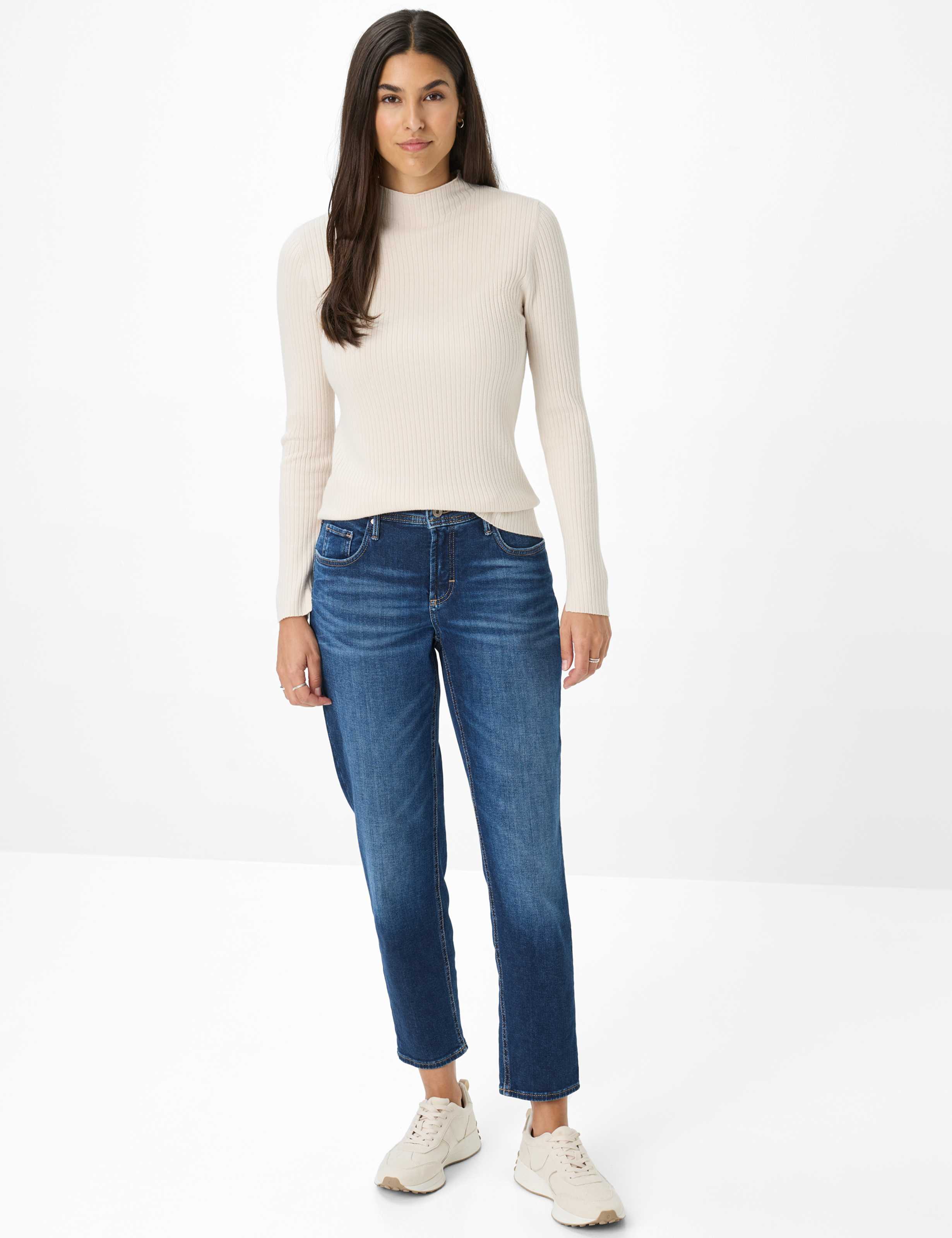 Damen Style MILEY S Denim Blau Modern Fit Model Outfit