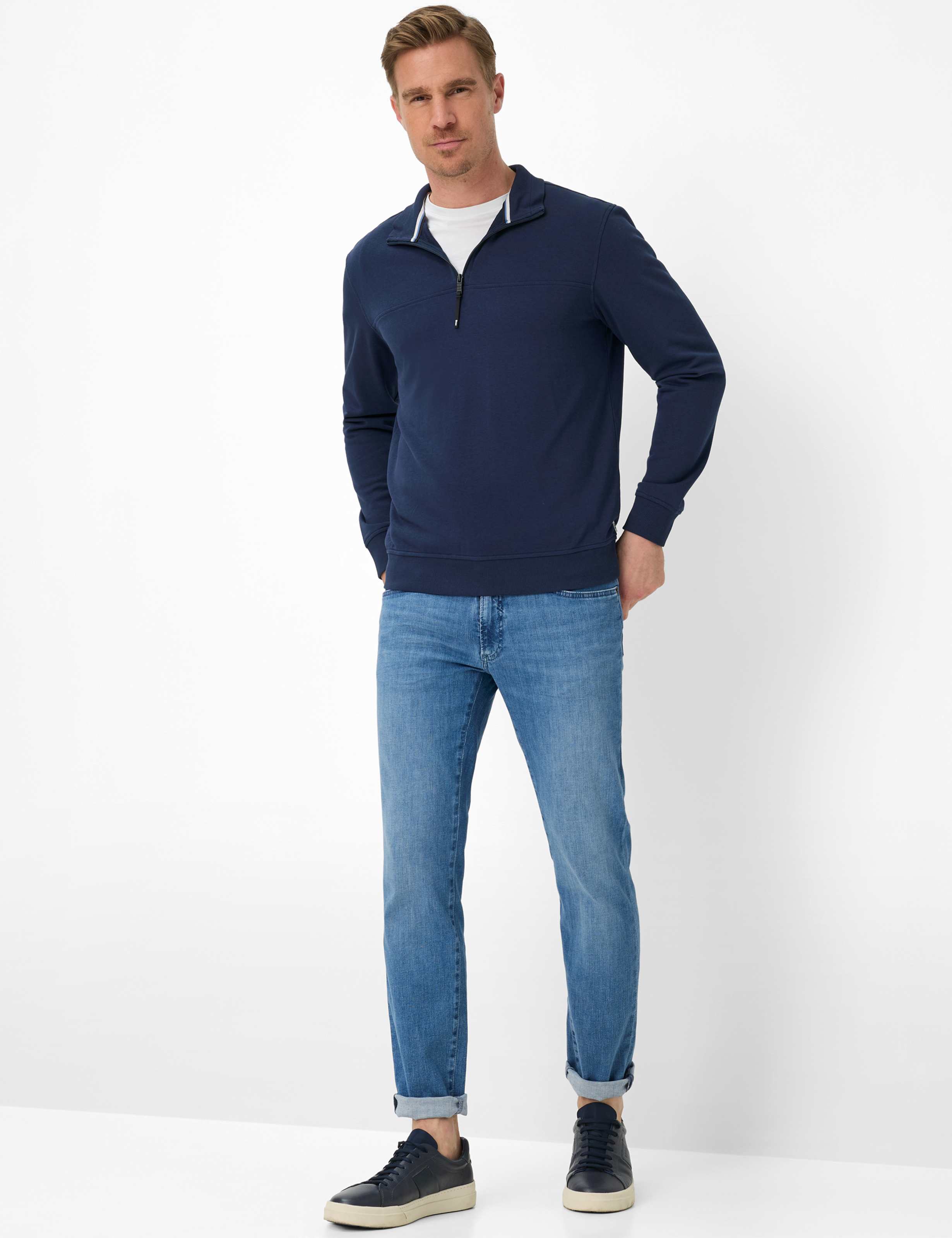 Herren Style SION Dunkelblau  Model Outfit