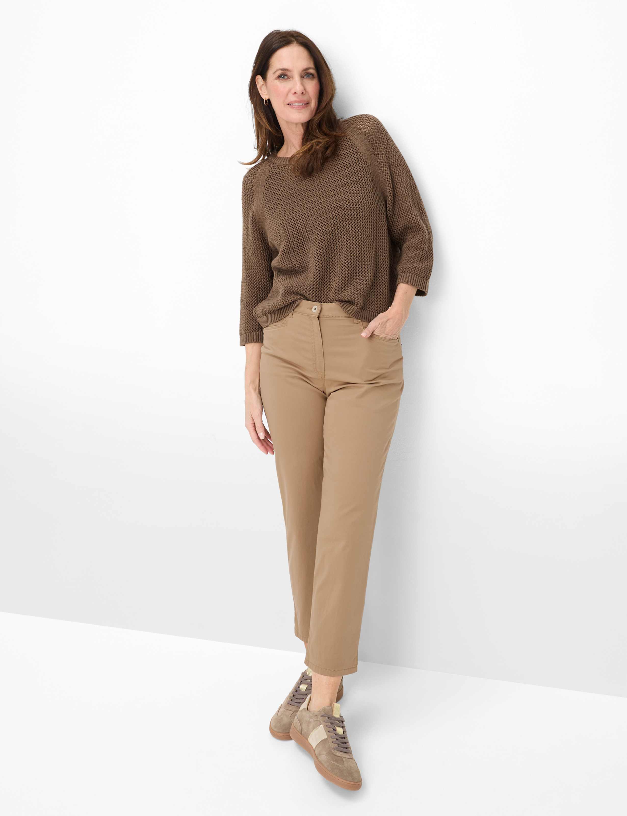 Femme Style CAREN 6/8 Marron Clair Comfort Plus Fit Tenue du mannequin