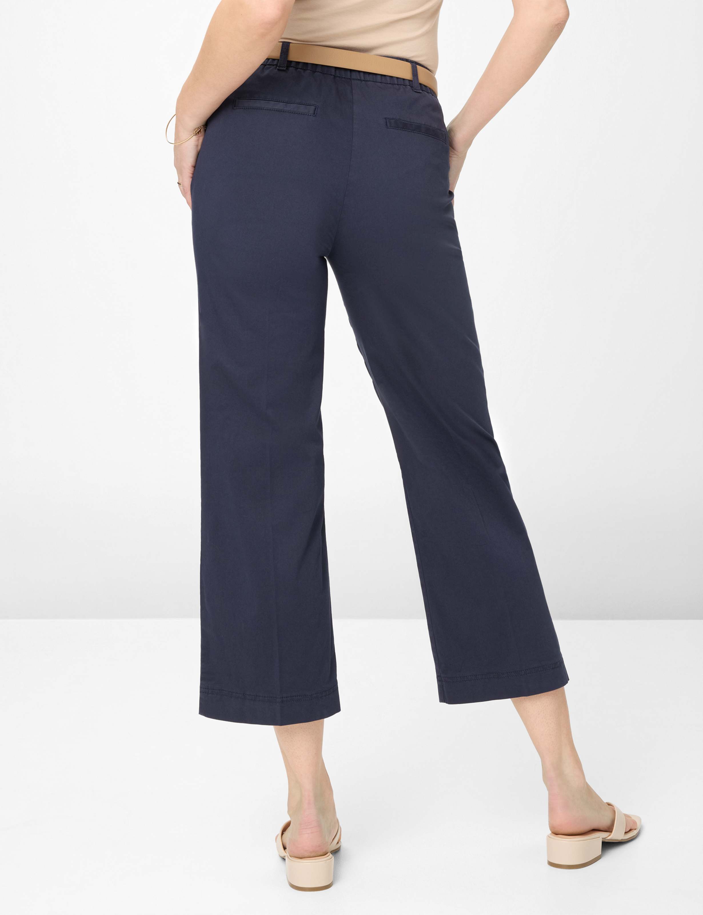 Damen Style PEGGY CULOTTE Dunkelblau Slim Fit Model Rueck