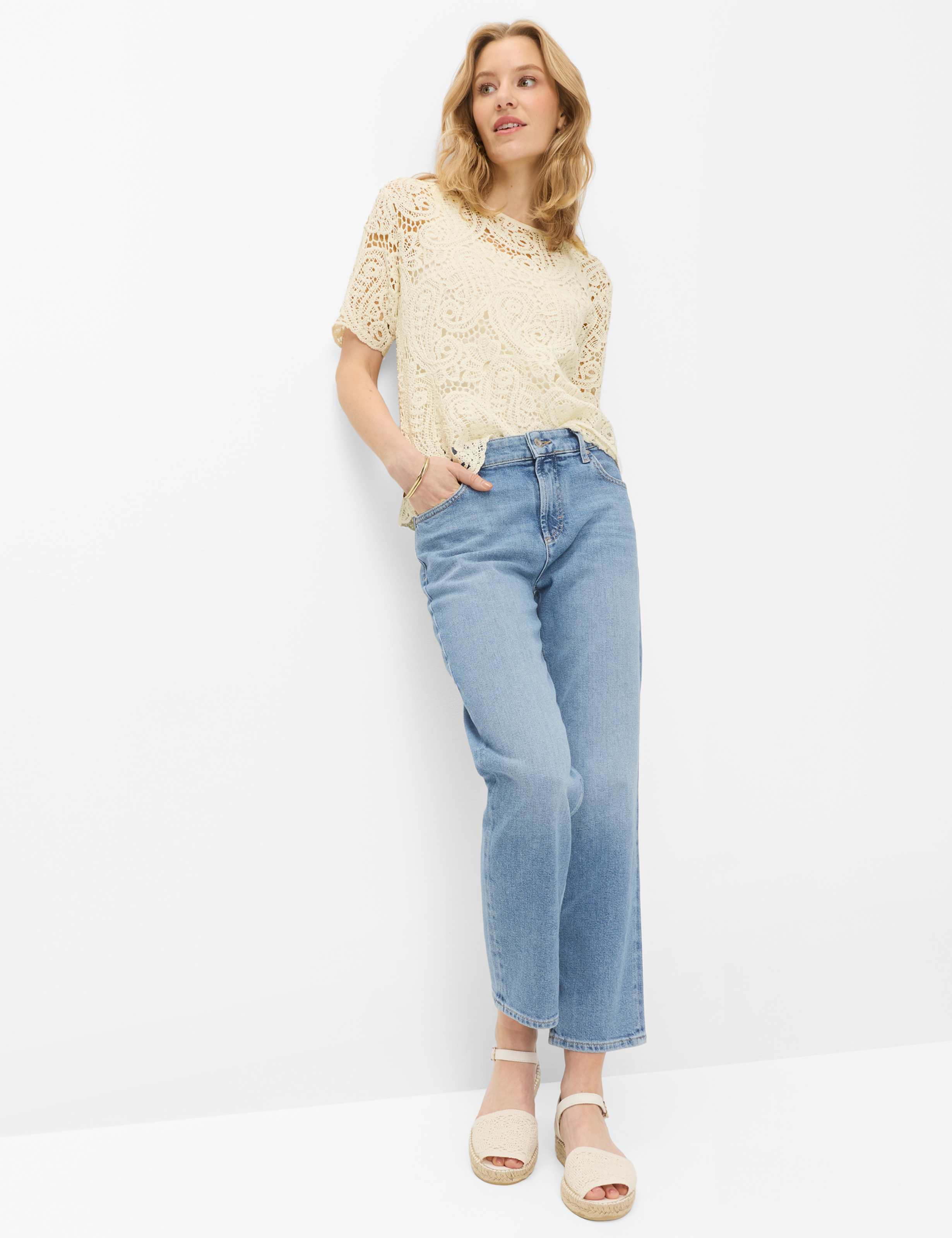 Femme Style MADISON S Denim Bleu Straight Fit Tenue du mannequin