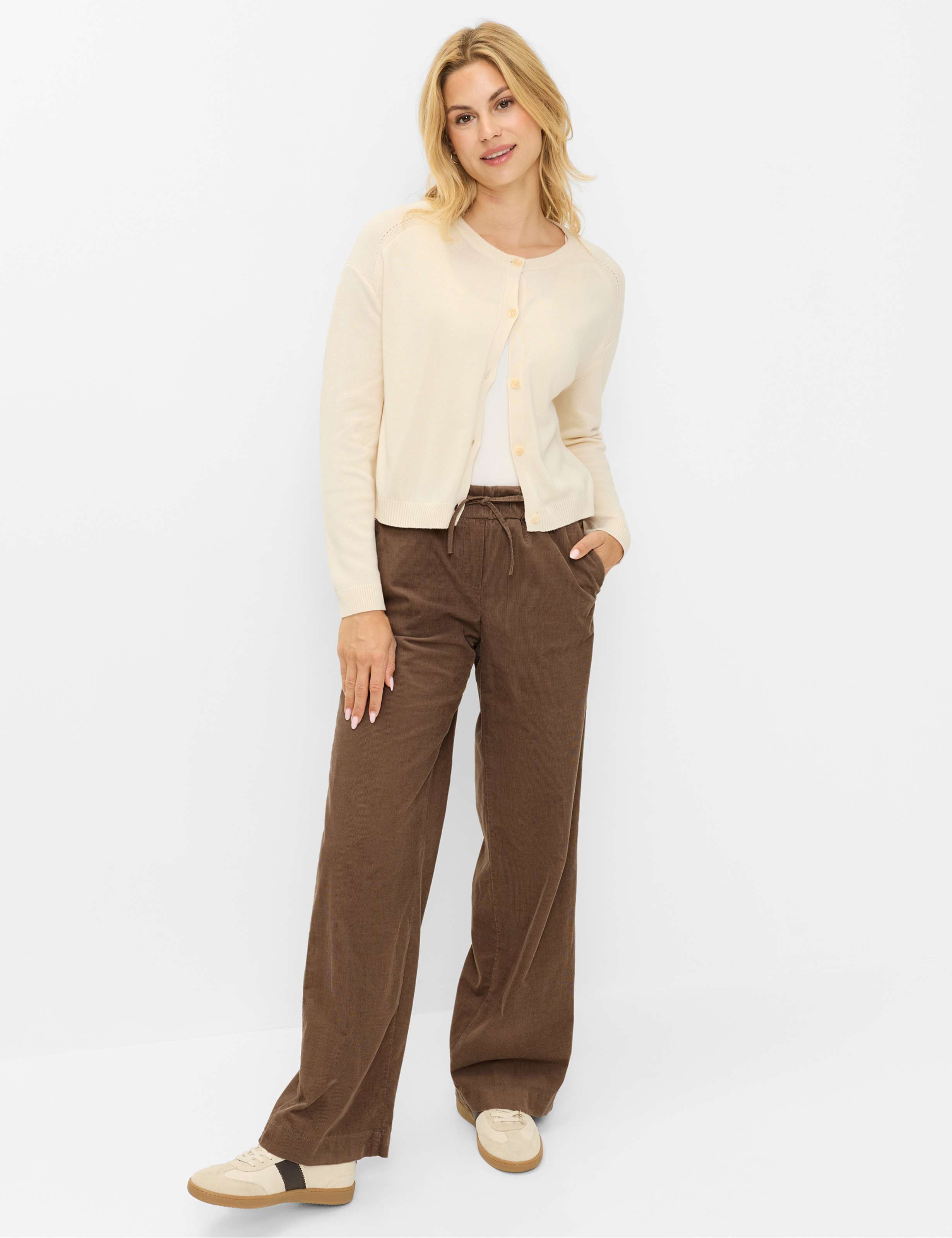 Femme Style ANN Blanc Crème  Tenue du mannequin