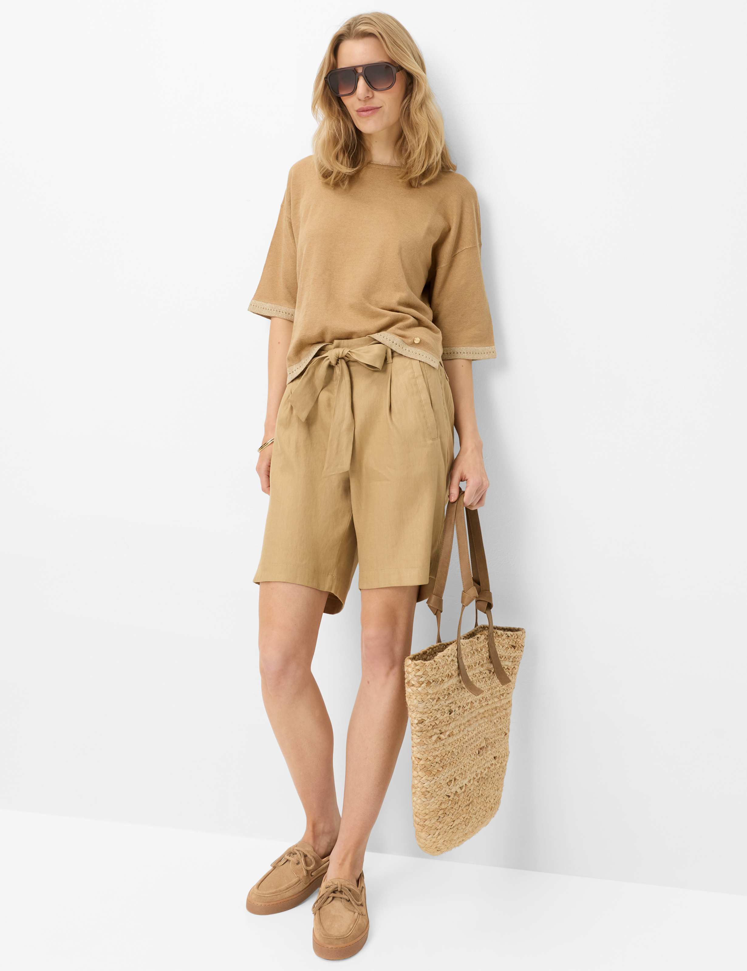 Dames Style NOEMI Beige  Model outfit