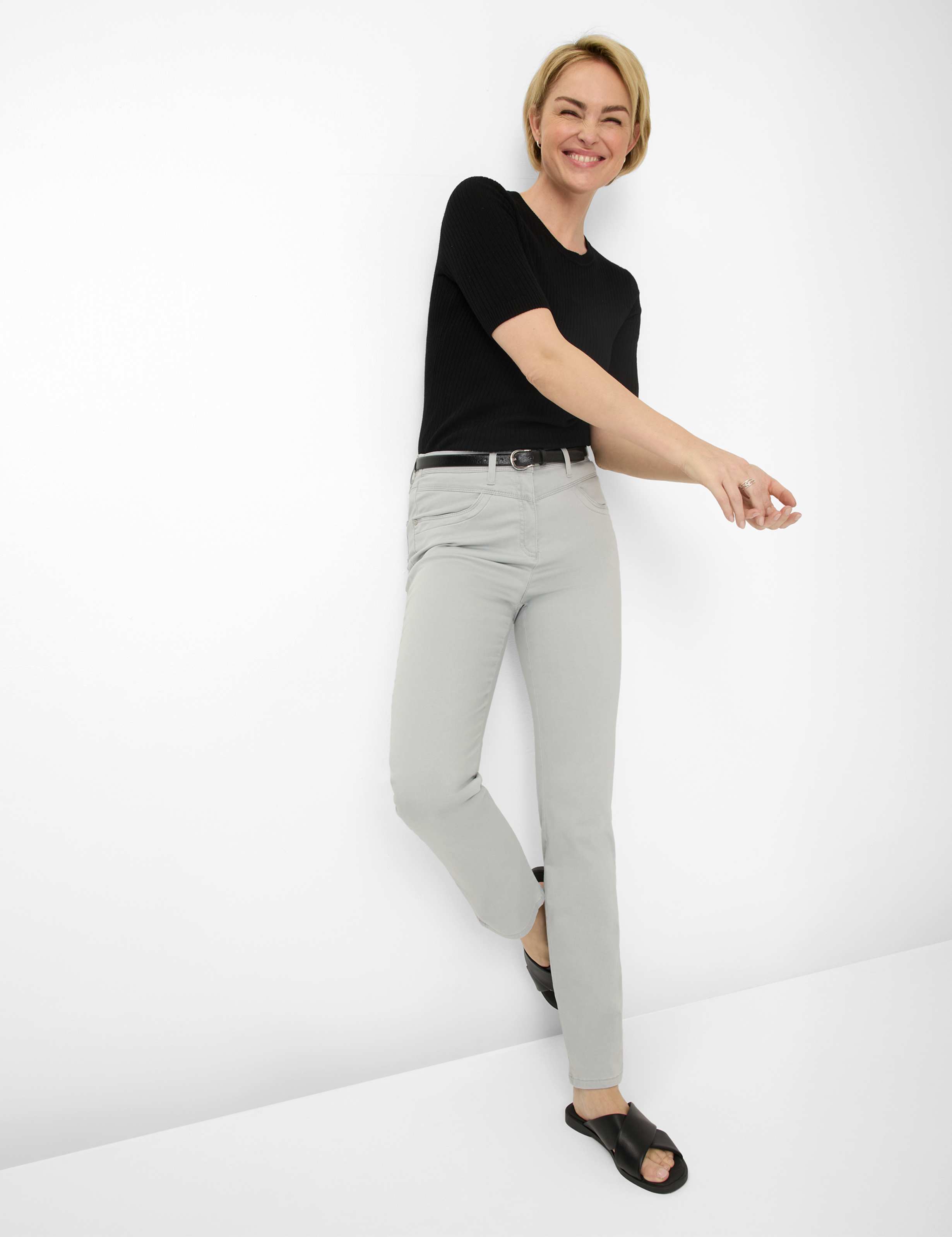 Femme Style LAURA NEW Gris Clair Super Slim Fit Tenue du mannequin