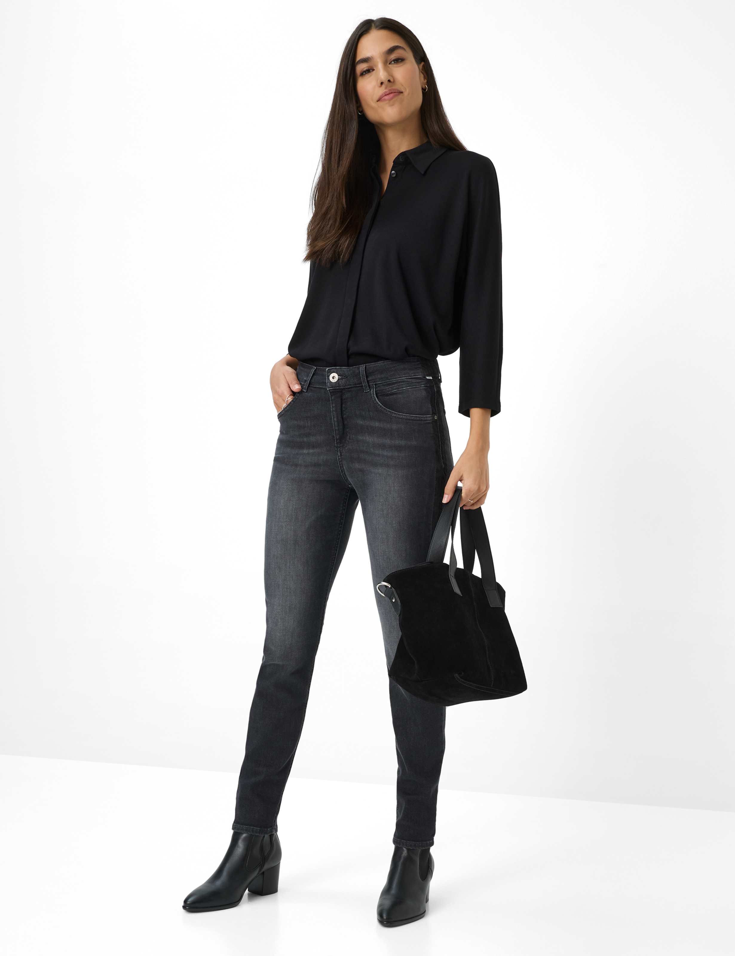 Femme Style SHAKIRA Denim Gris Moyen Slim Fit Tenue du mannequin