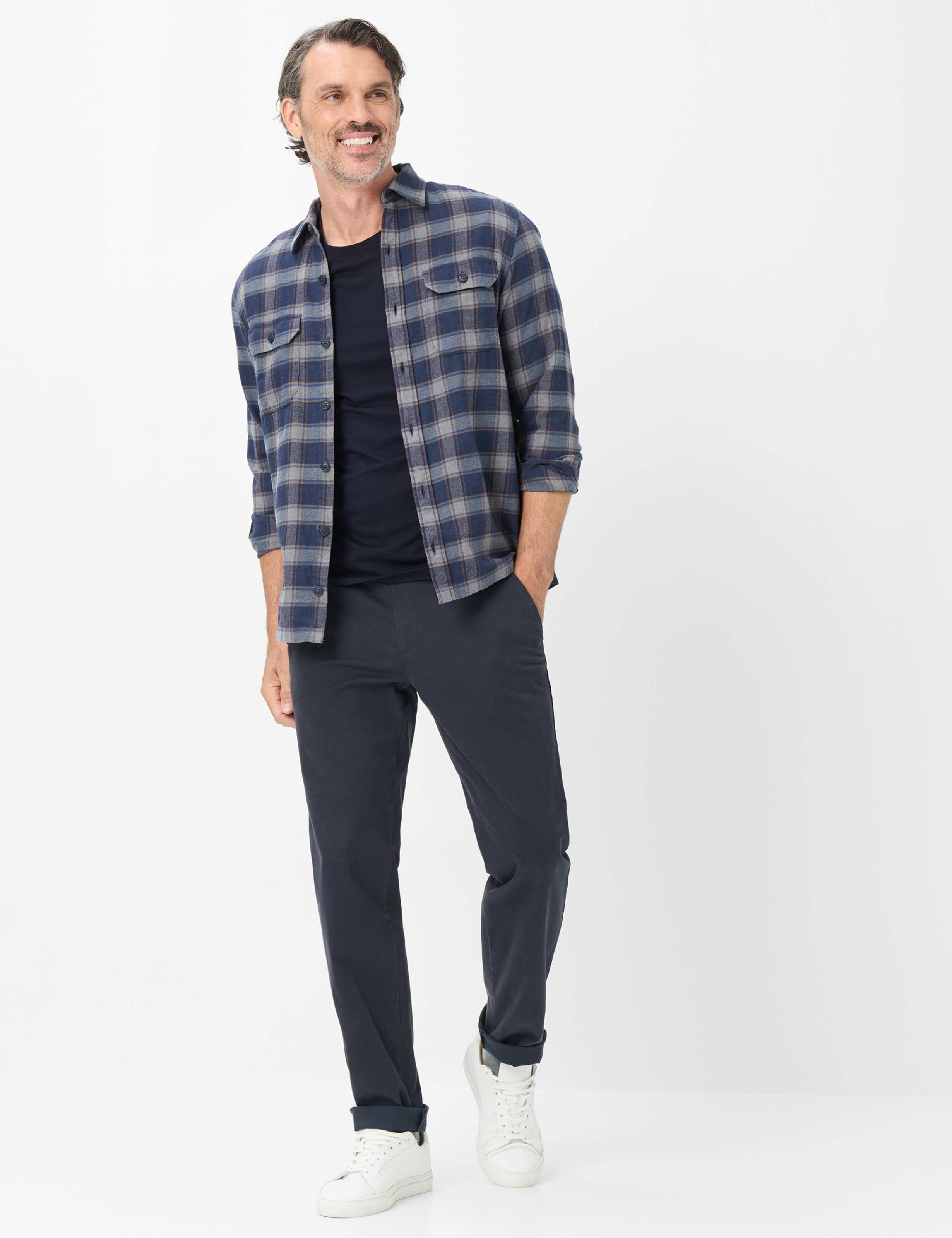 Homme Style THORE Bleu Foncé Regular Fit Tenue du mannequin