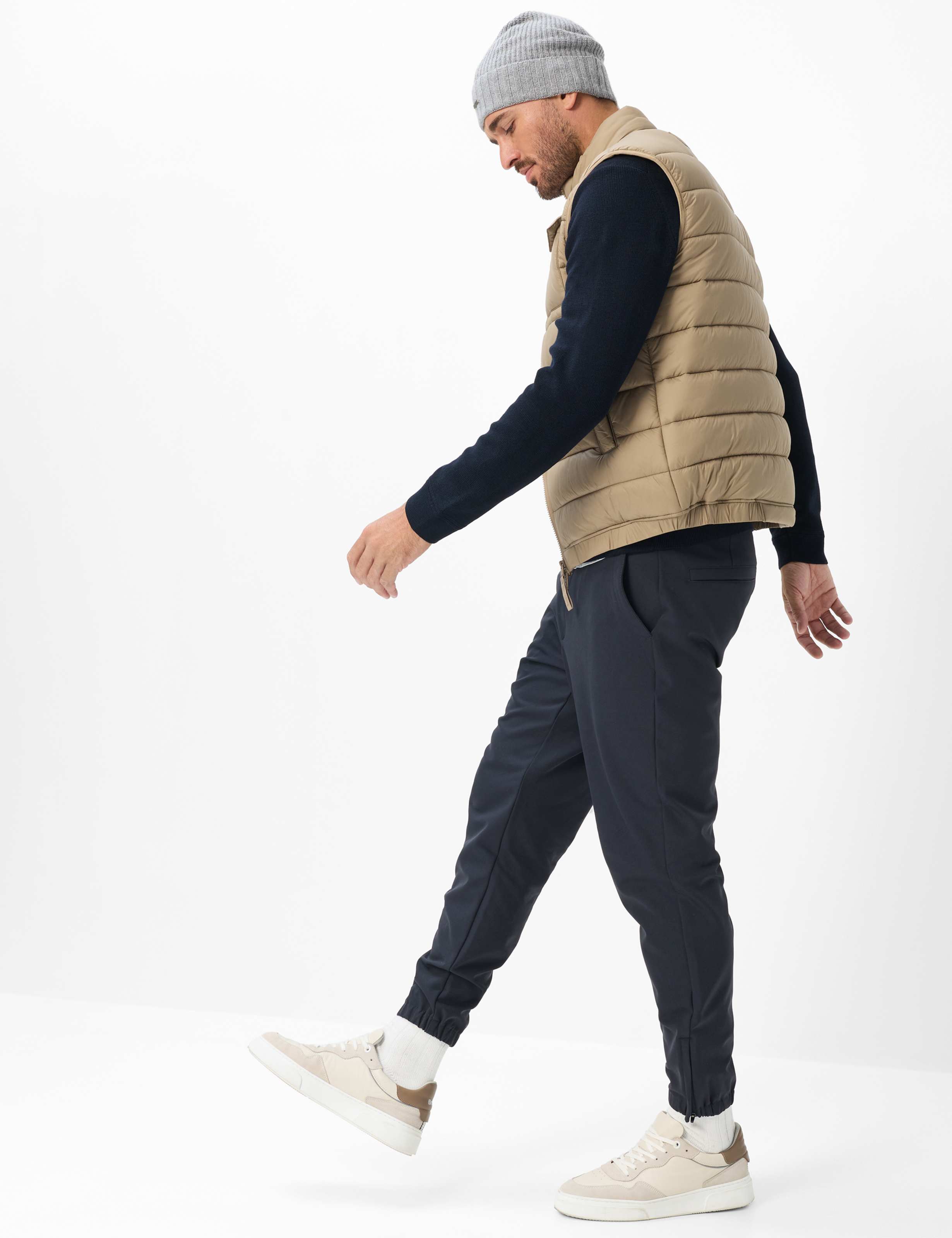 Herren Style ROY Dunkelblau  Model Outfit