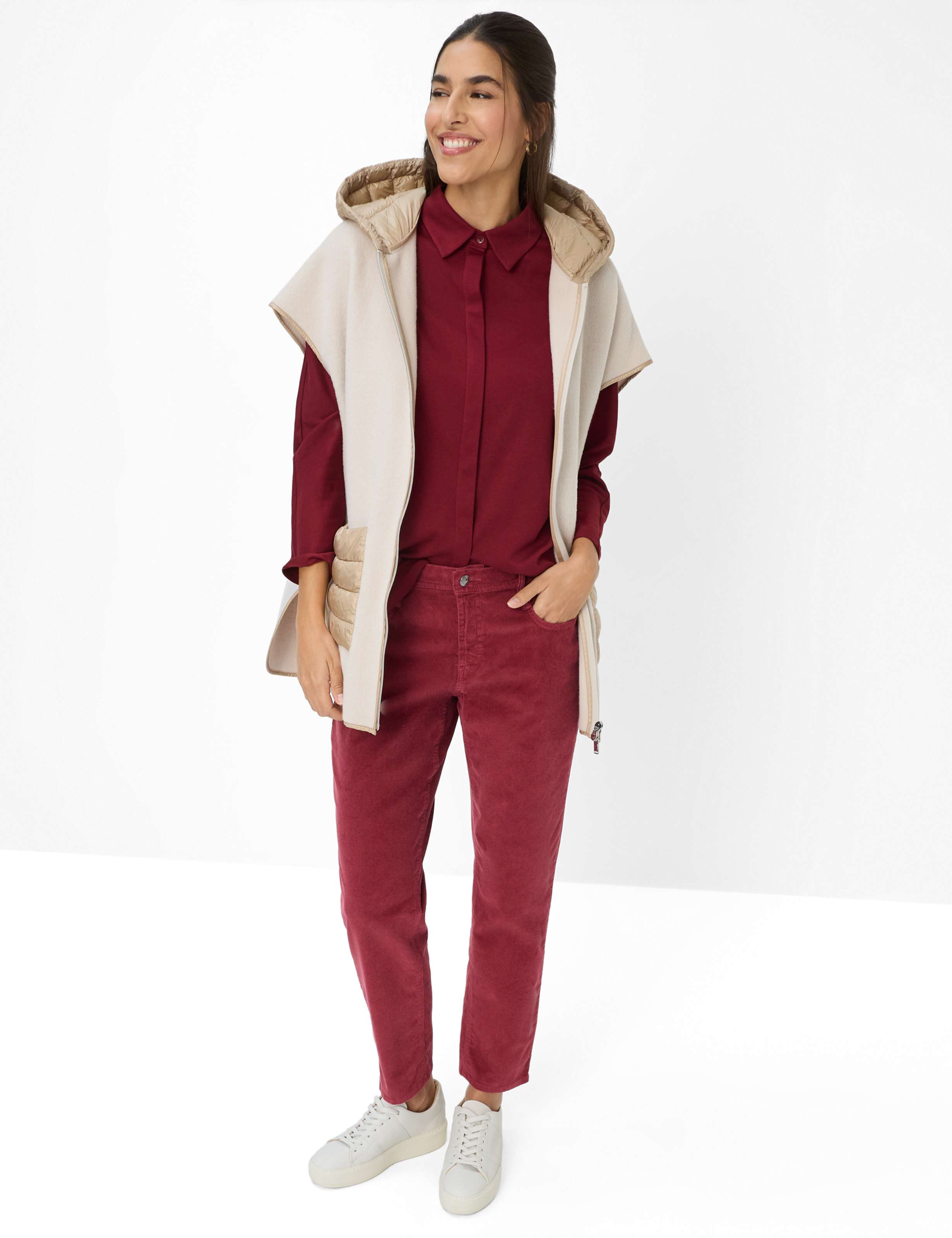 Damen Style CELIA M Dunkelrot  Model Outfit