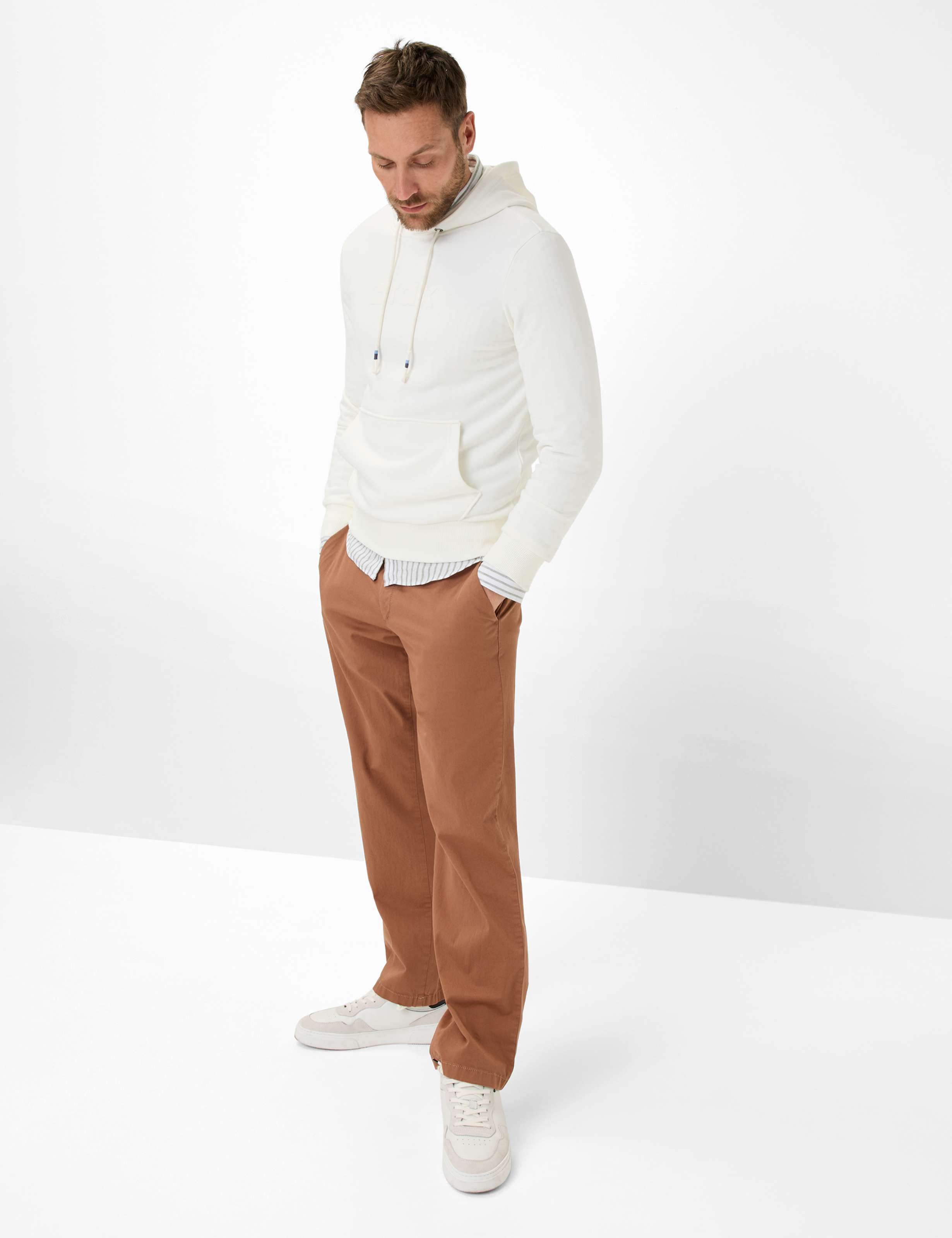 Men Style SULLIVAN Cream White  Model Outfit