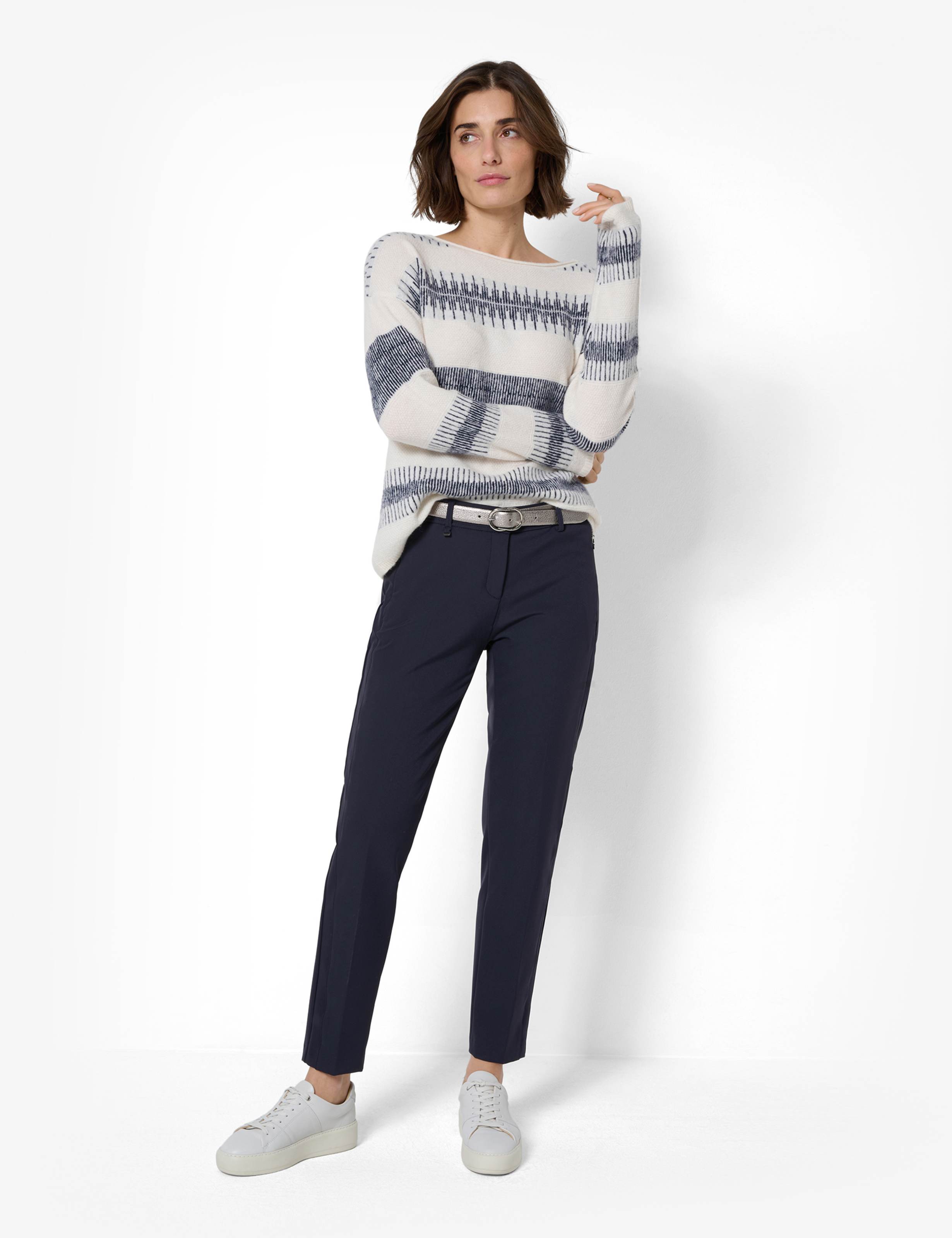 Damen Style MARON S Dunkelblau Regular Fit Model Outfit