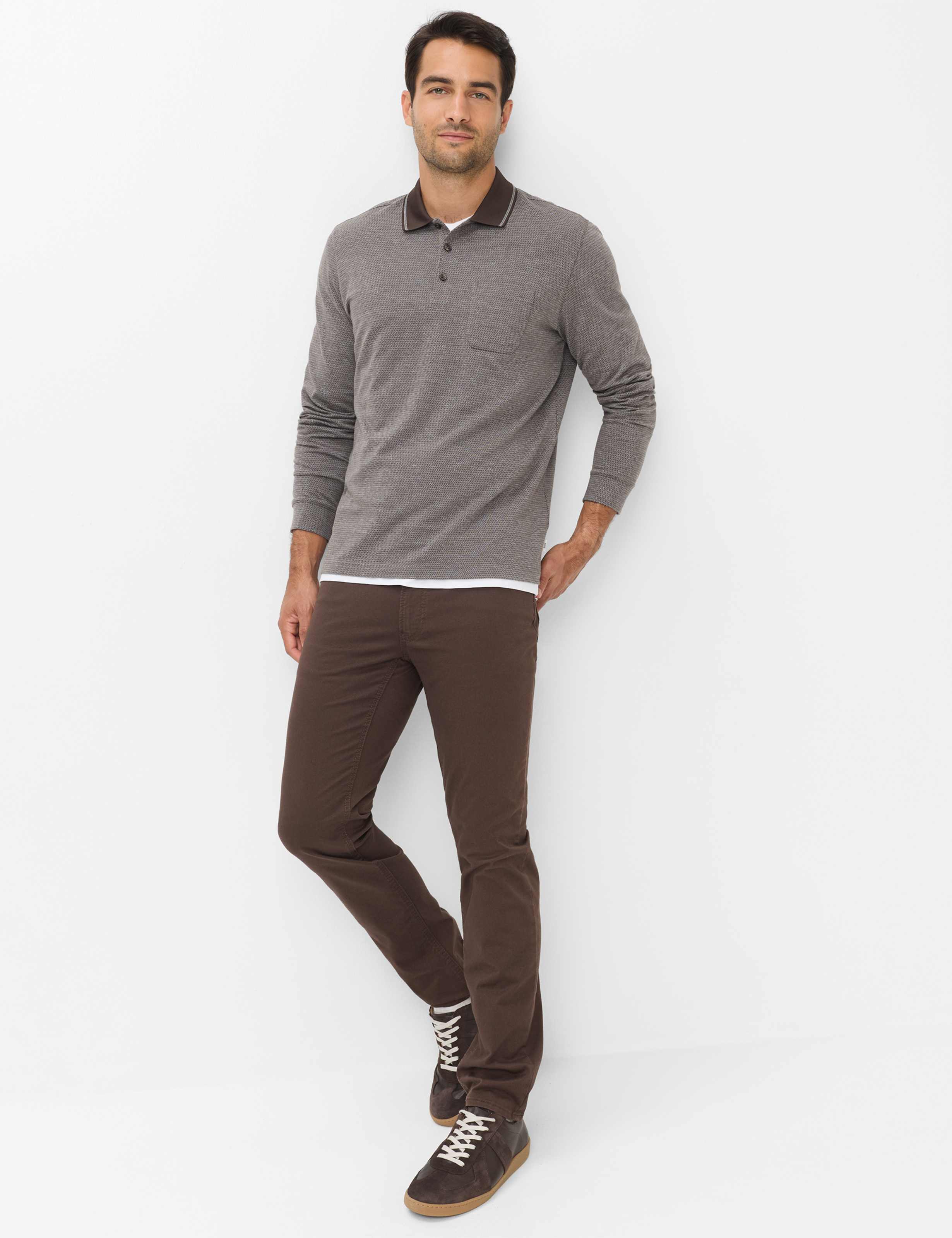 Herren Style PHARELL Dunkelbraun  Model Outfit