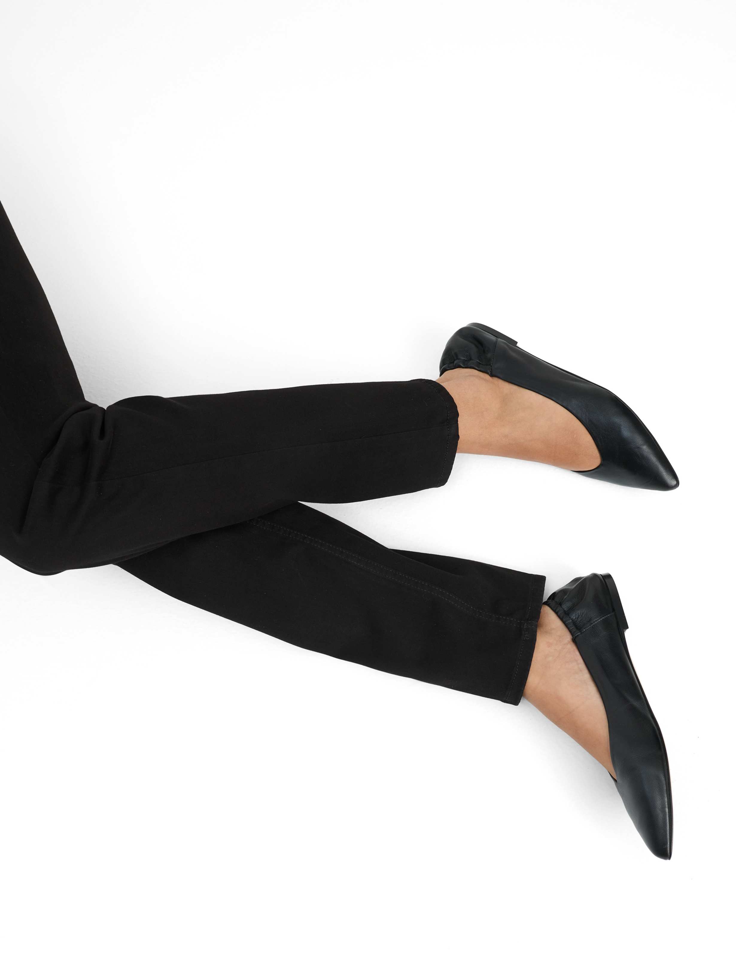 Damen Style CAROLA Schwarz Feminine Fit Detail 1