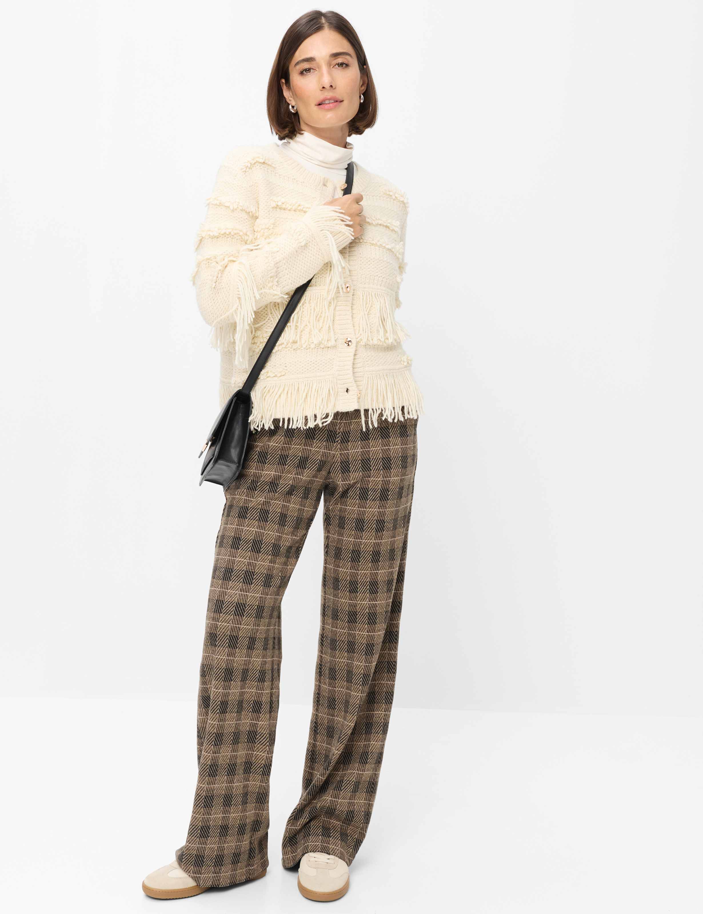 Damen Style AMELIE Offwhite  Model Outfit