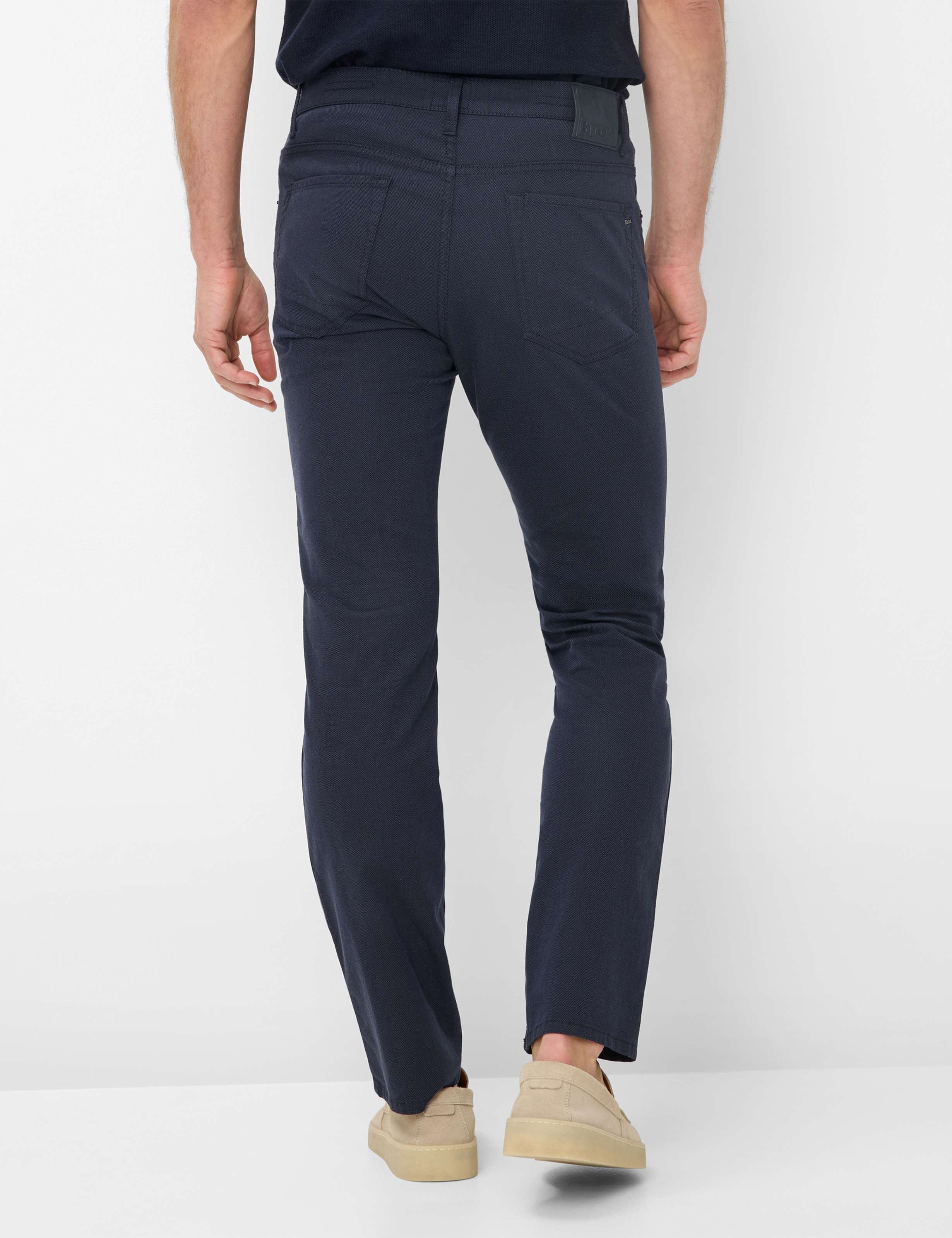 Heren Style CHUCK Donkerblauw Modern Fit Model achterkant