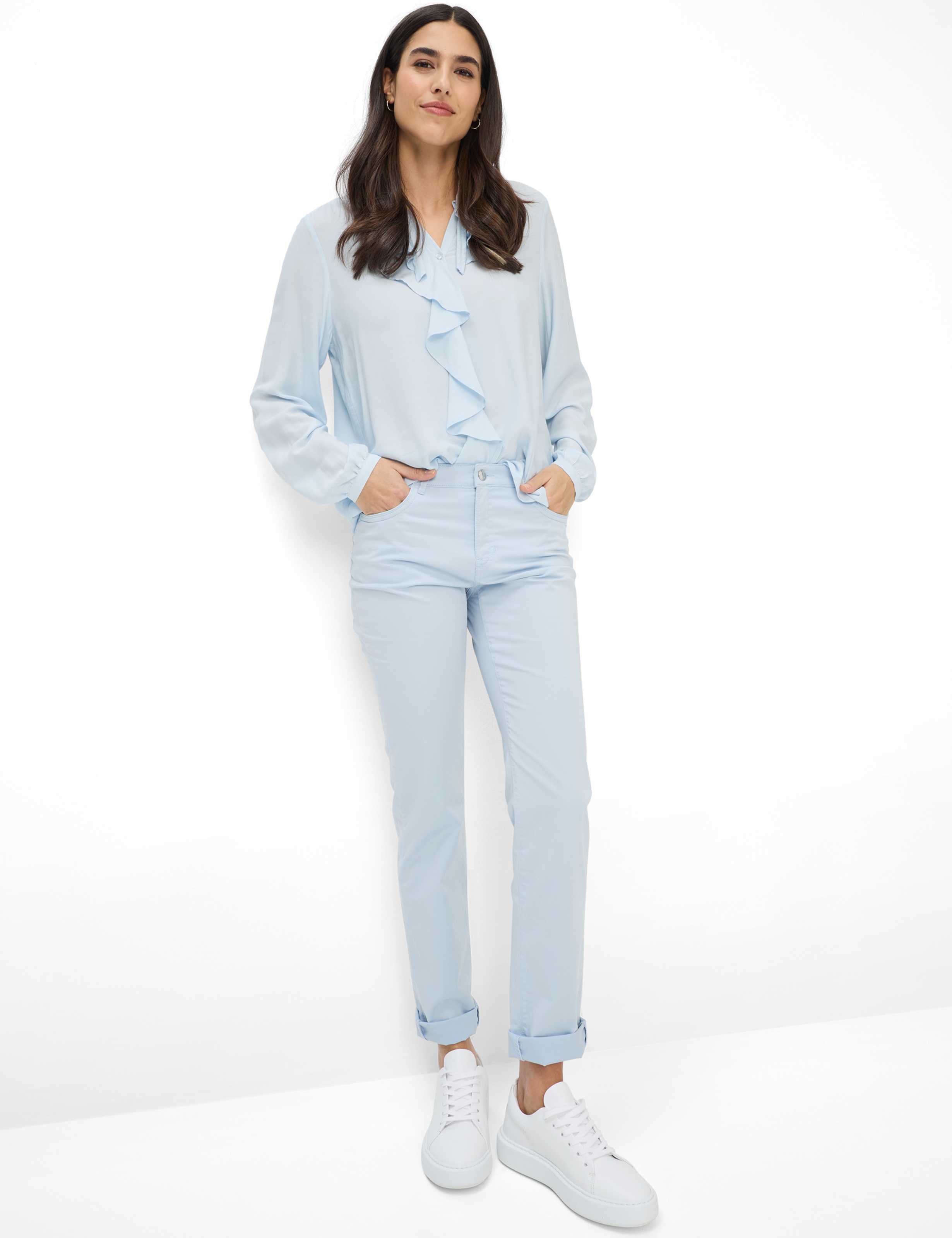 Femme Style MARY Bleu Clair Regular Fit Tenue du mannequin
