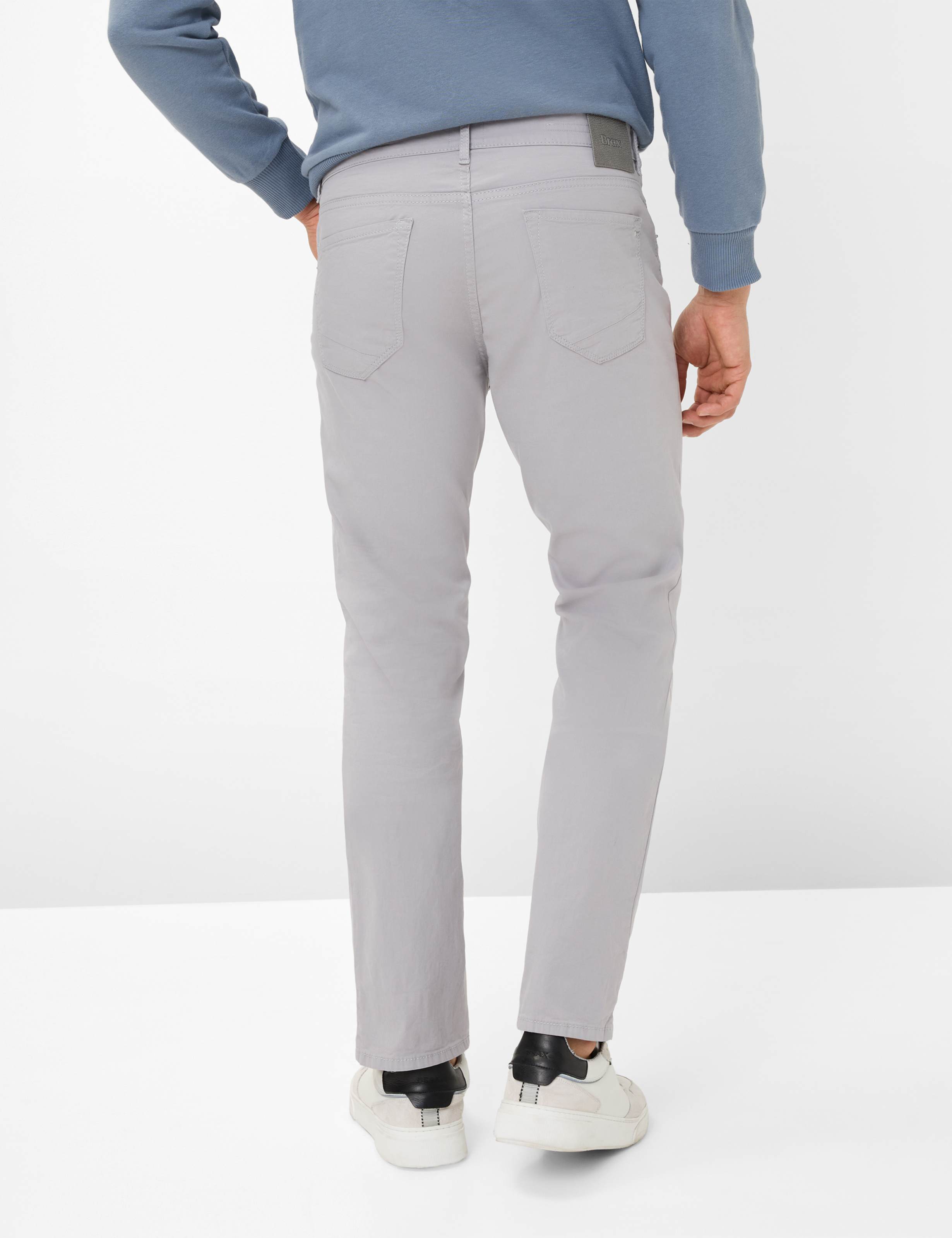 Heren Style CHUCK Mediumgrijs Modern Fit Model achterkant