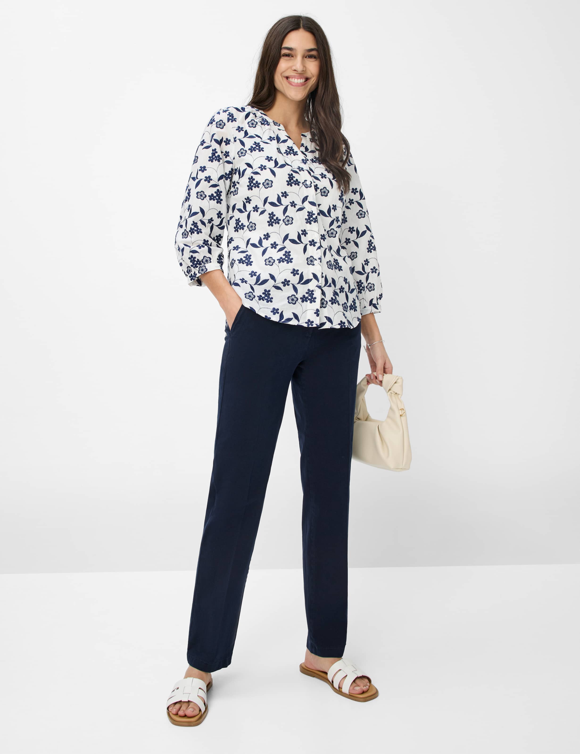 Femme Style MARON Bleu Foncé Regular Fit Tenue du mannequin