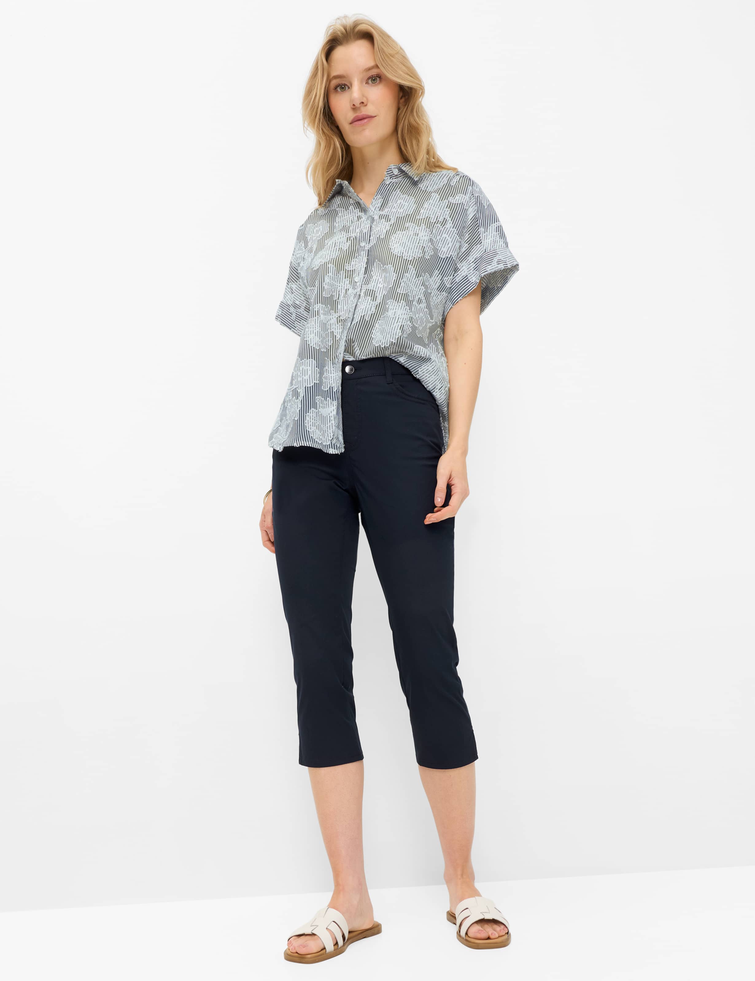 Femme Style MARY C Bleu Foncé Regular Fit Tenue du mannequin