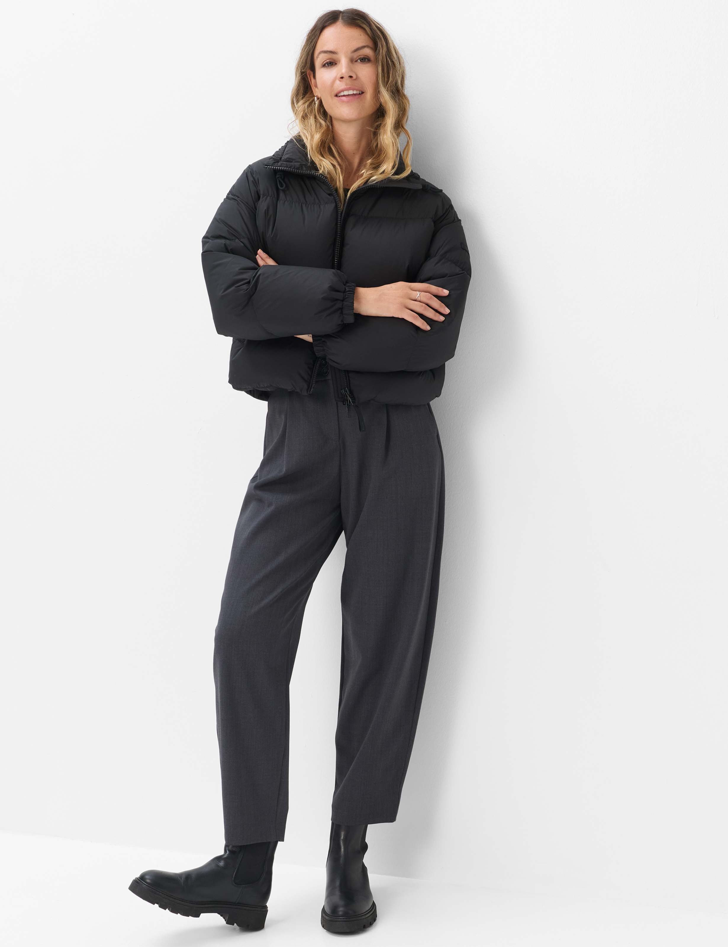 Damen Style TESSA Schwarz  Model Outfit