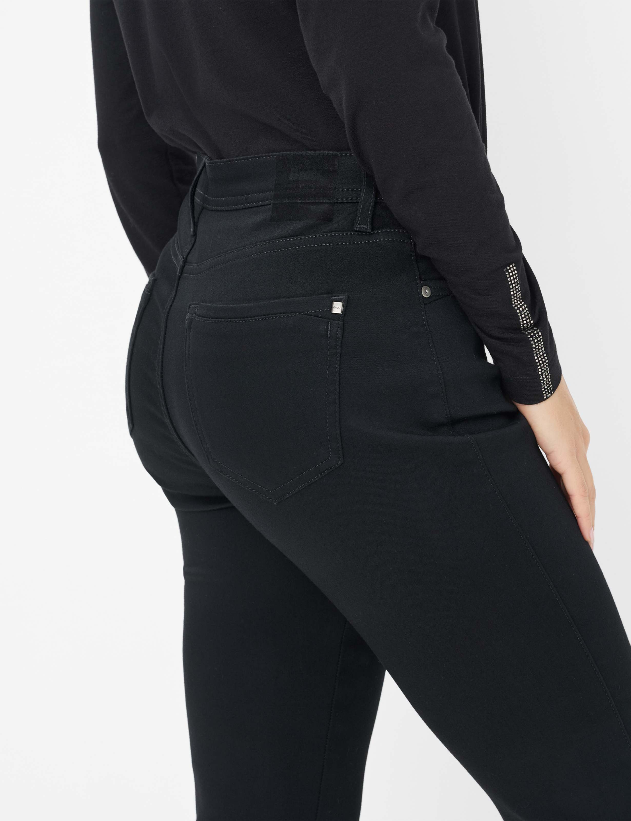Damen Style CAROLA Schwarz Feminine Fit Detail 2