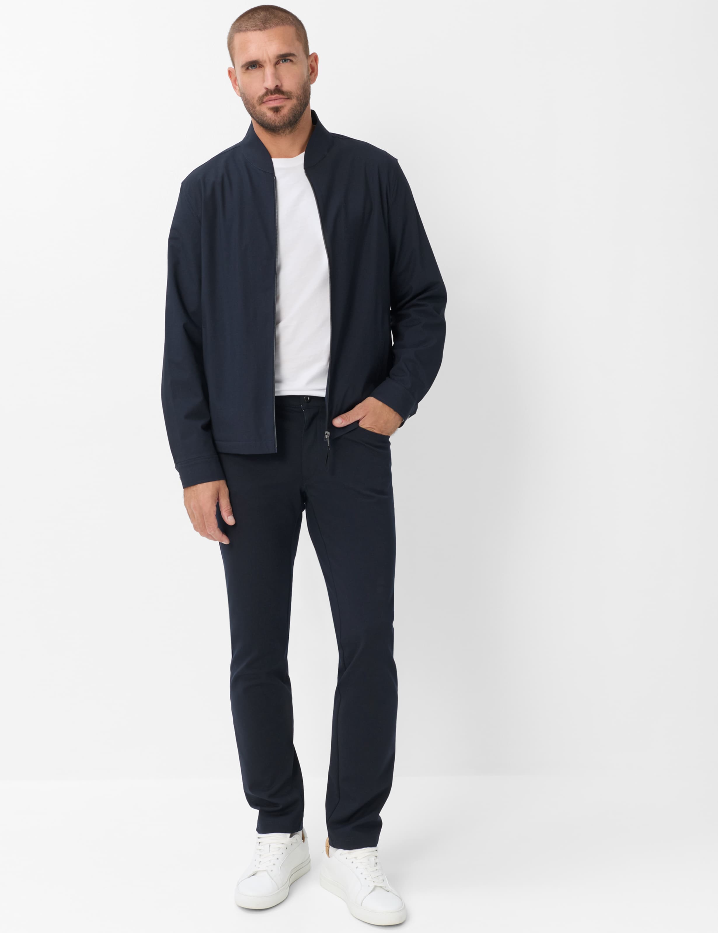 Men Style CHUCK Dark Blue Modern fit Model Outfit