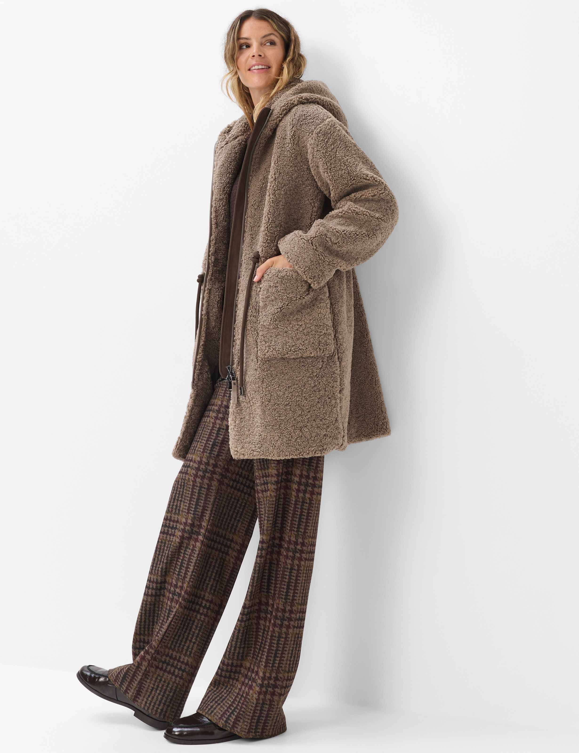 Dames Style YASMIN Bruin  Model outfit