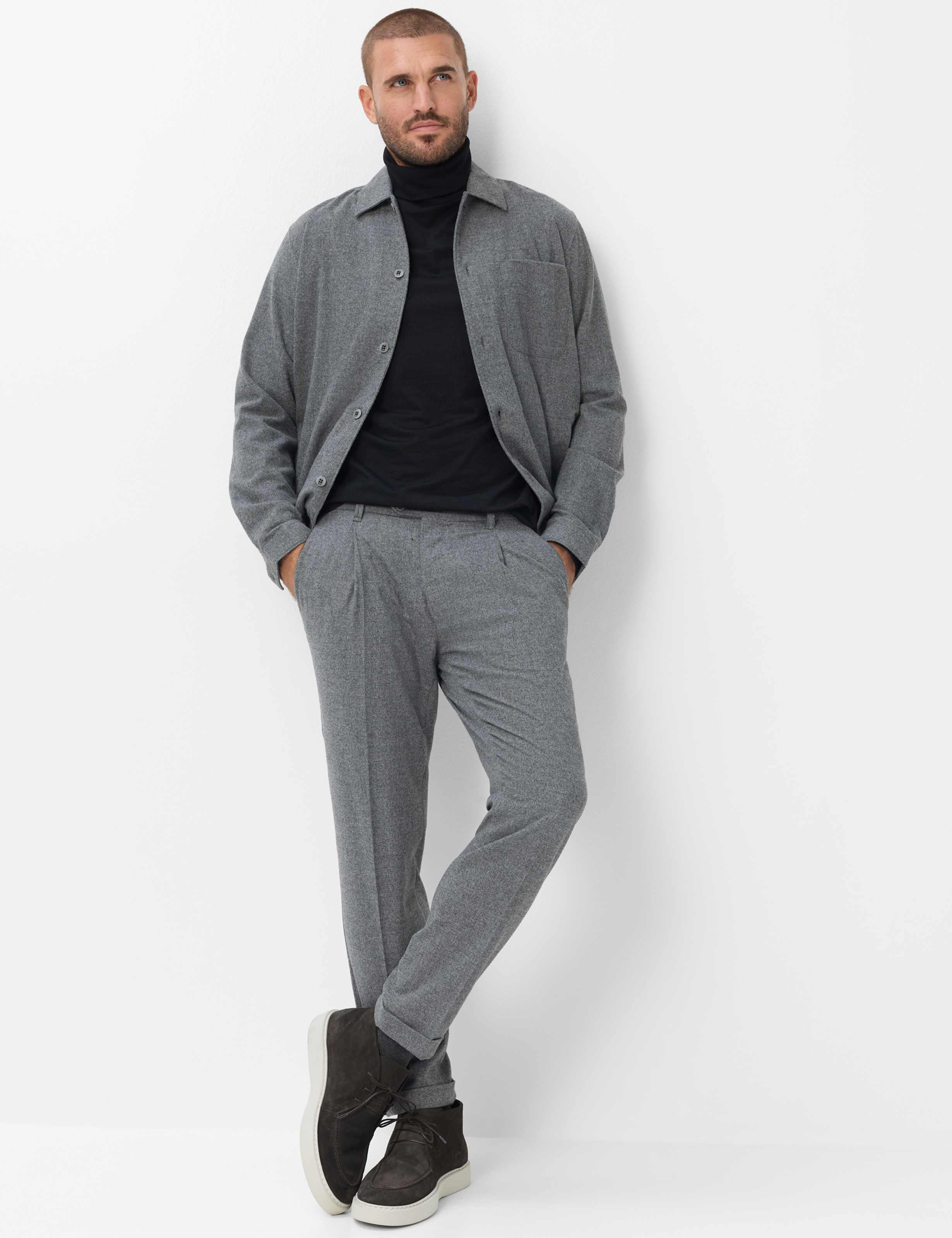 Herren Style TINO Hellgrau Tapered Fit Model Outfit