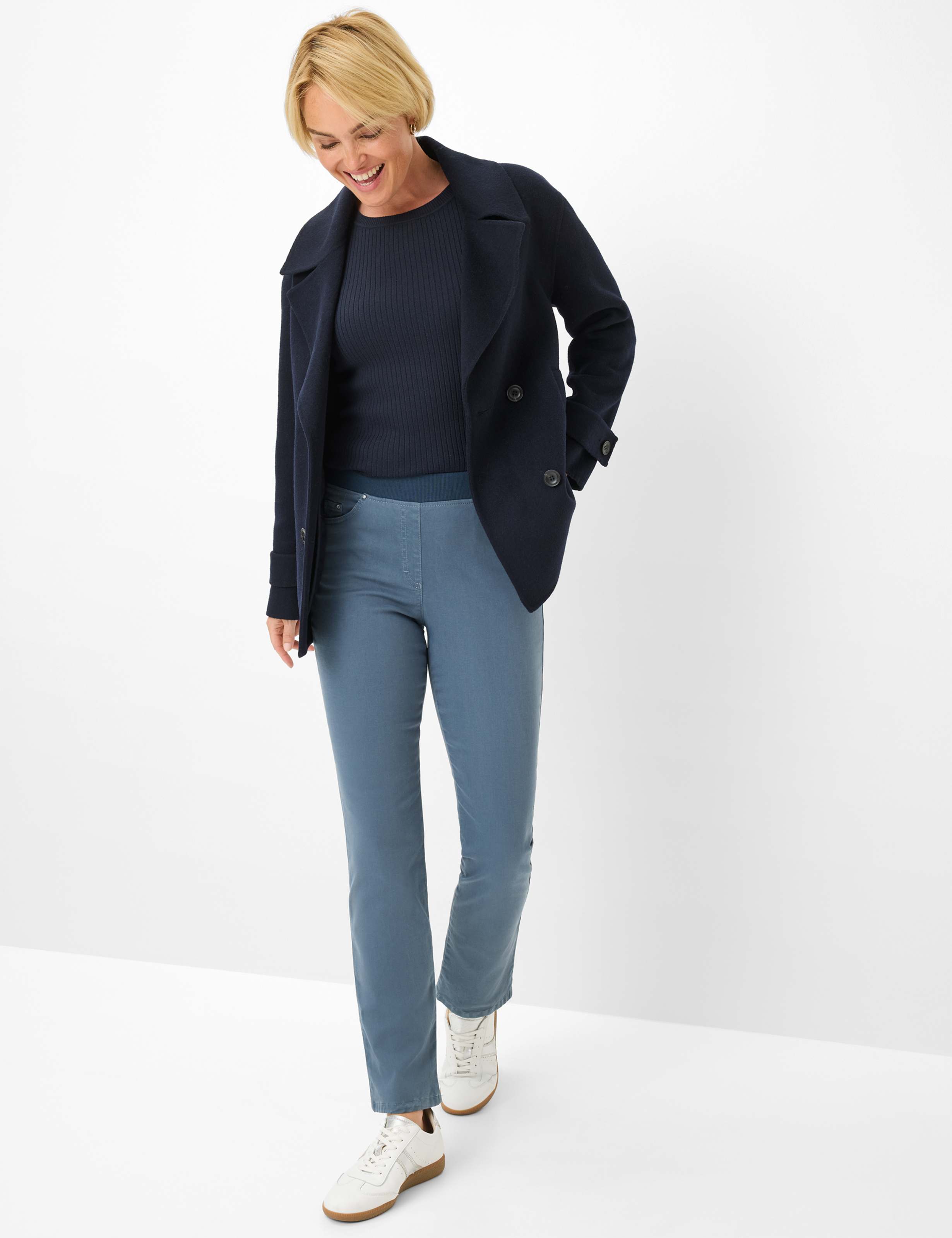 Damen Style PAMINA Blau Slim Fit Model Outfit