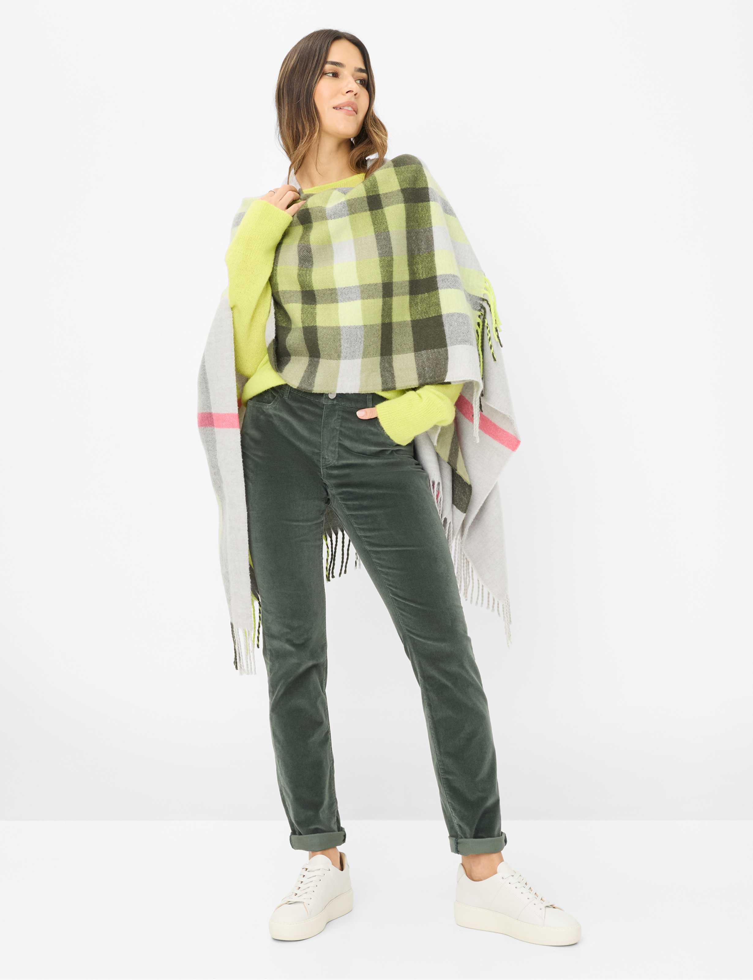 Dames Style CAROLA Donkergroen Feminine Fit Model outfit