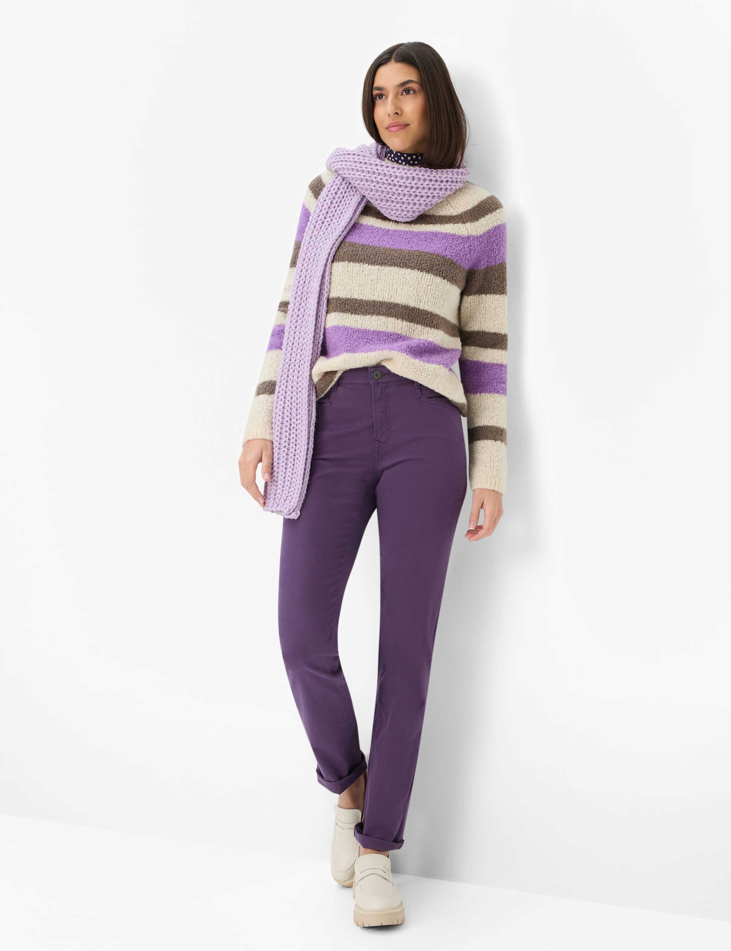 Femme Style CAROLA Violette Foncé  Tenue du mannequin