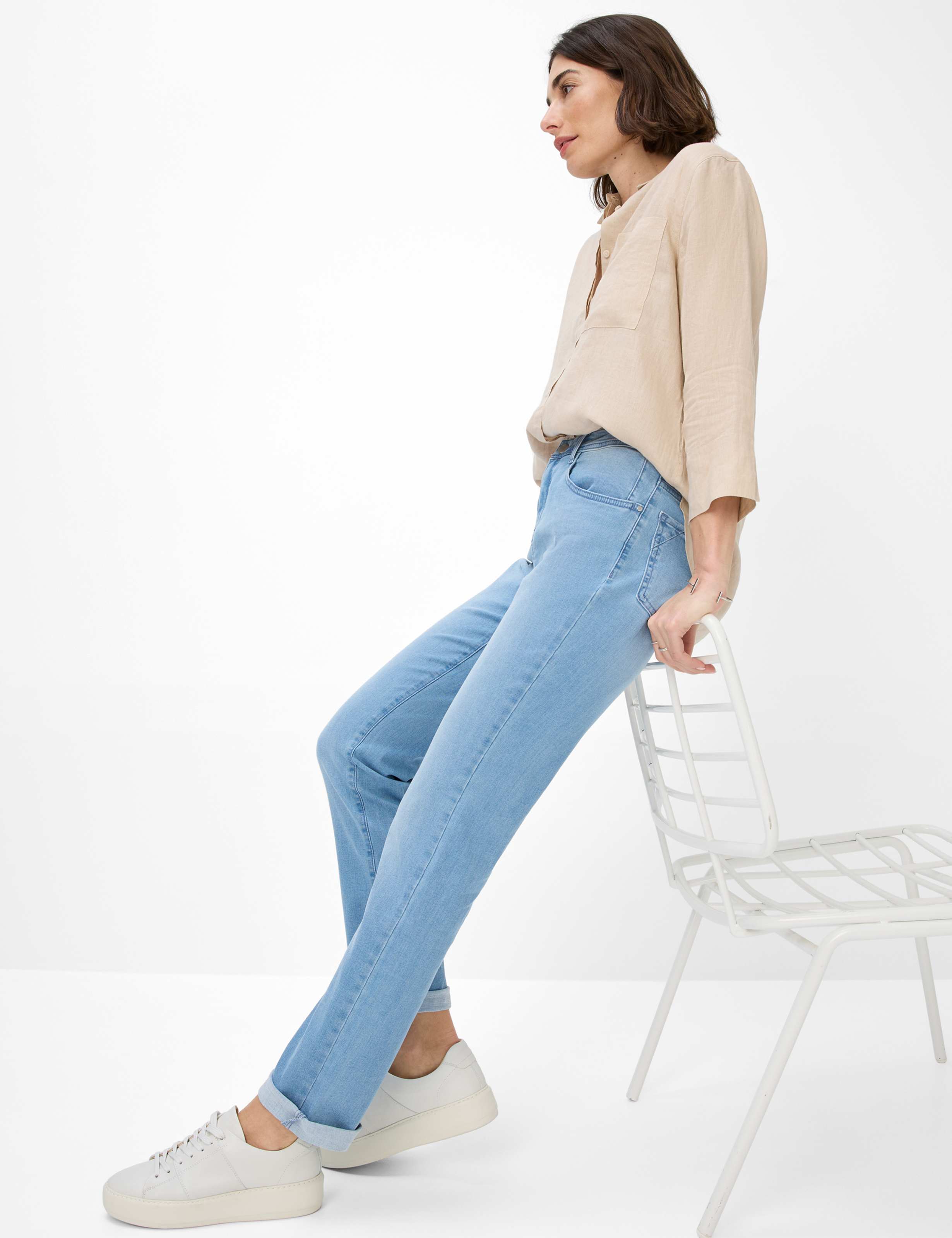 Women Style CAROLA Denim Blue Feminine Fit Detail 1