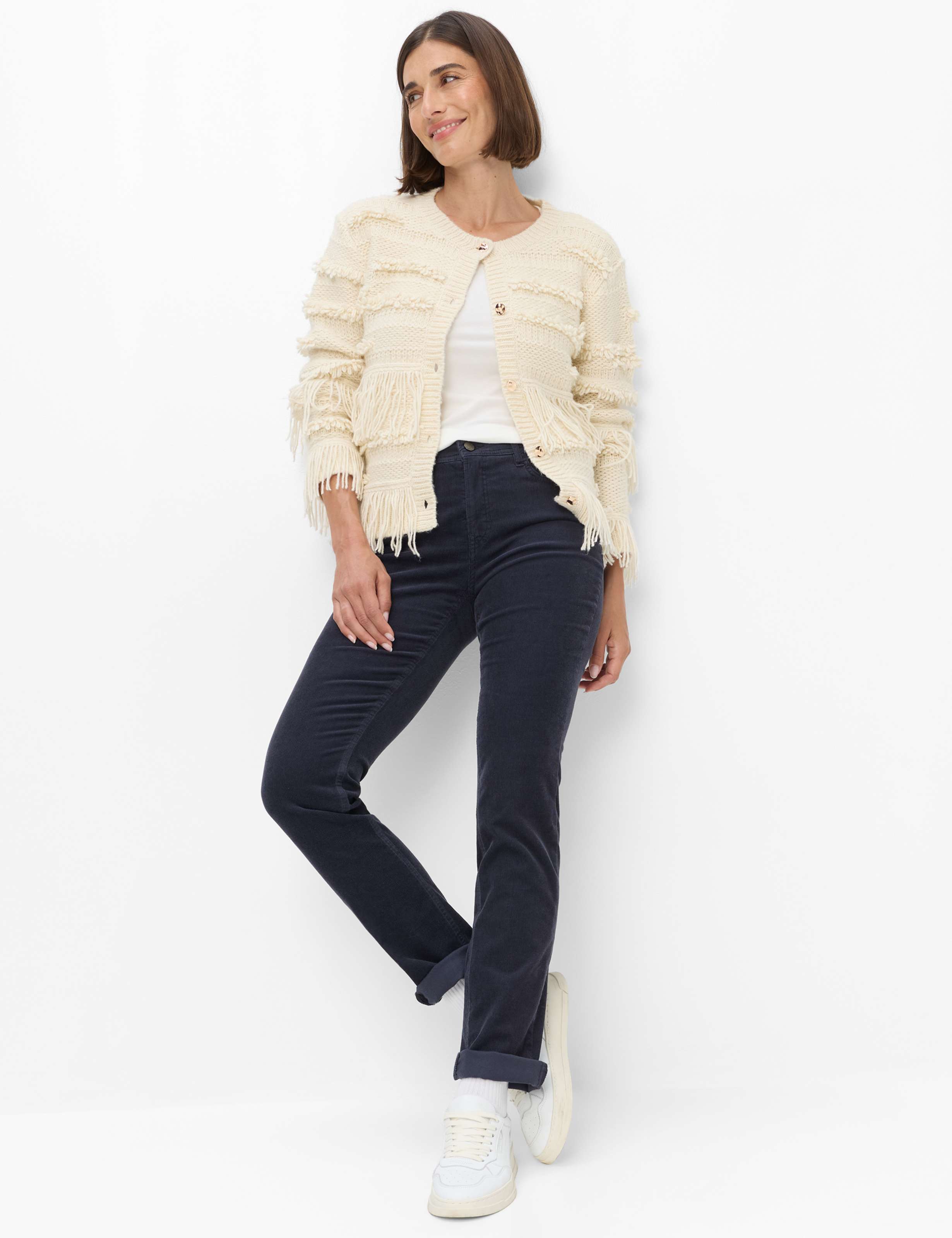 Women Style CAROLA Dark Blue Feminine Fit Model Outfit